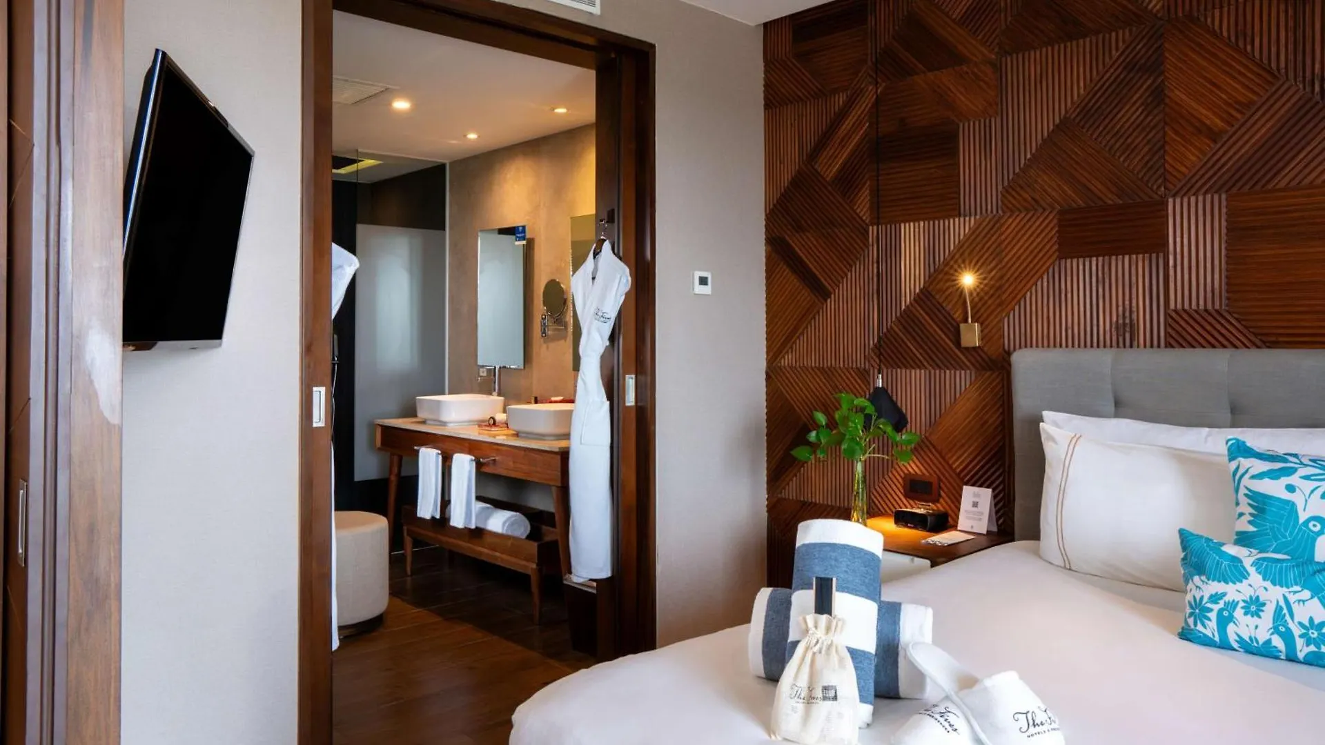 ****  The Fives Downtown Hotel & Residences, Curio Collection By Hilton Playa del Carmen Mexikó