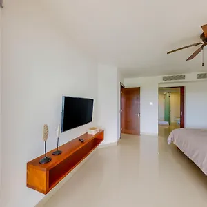 Hakuna Matata 725n At Mareazul Beachfront Apartment Playa del Carmen