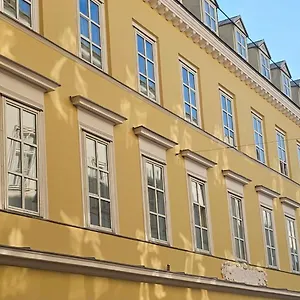 Parklane Boutique - Newly Renovated Hotel